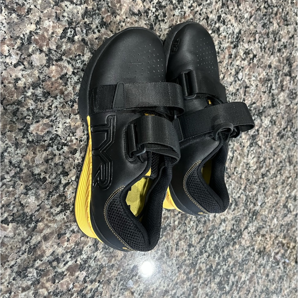 TYR Women’s Lifter Size 8